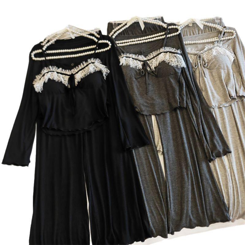 Женский пижамный комплект из французского модала, 3 предмета: Топ с длинным рукавом и нагрудными вкладышами, на бретелях-спагетти, длинные брюки и халат.