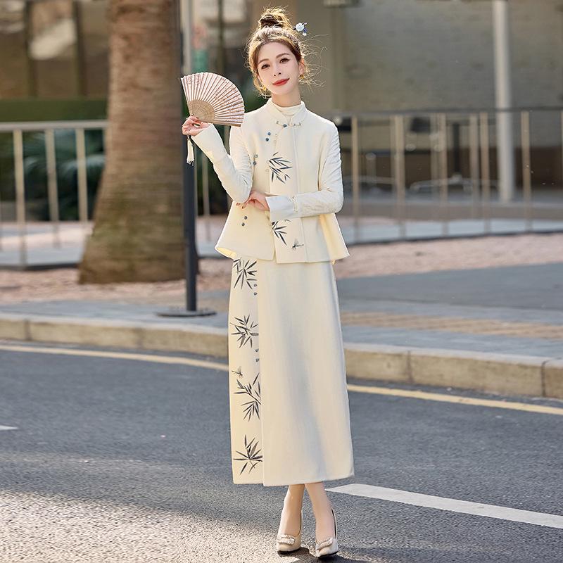 Весна 2025 Новый китайский стиль Жилет со стойкой и юбка-полусолнце Комплект из двух предметов Платье (ZM25201)