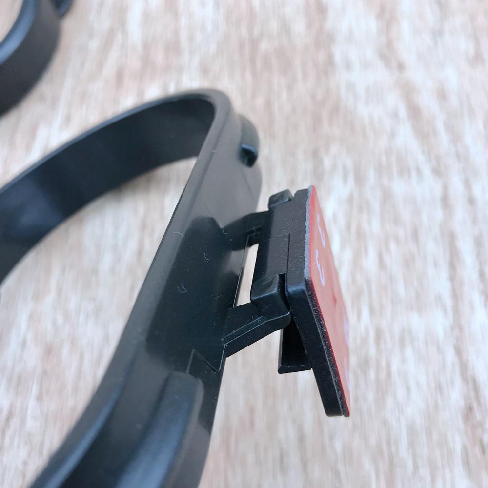 Пластиковая рамка держатель мусорных пакетов в автомобиле. Крепление на двусторонний скотч