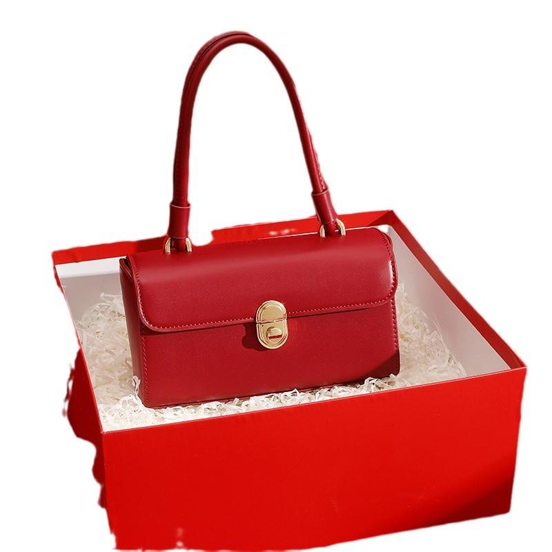 Свадебный подарок невесты — красная сумочка с изысканным женственным шармом, нишевая сумка-коробка кроссбоди для通勤