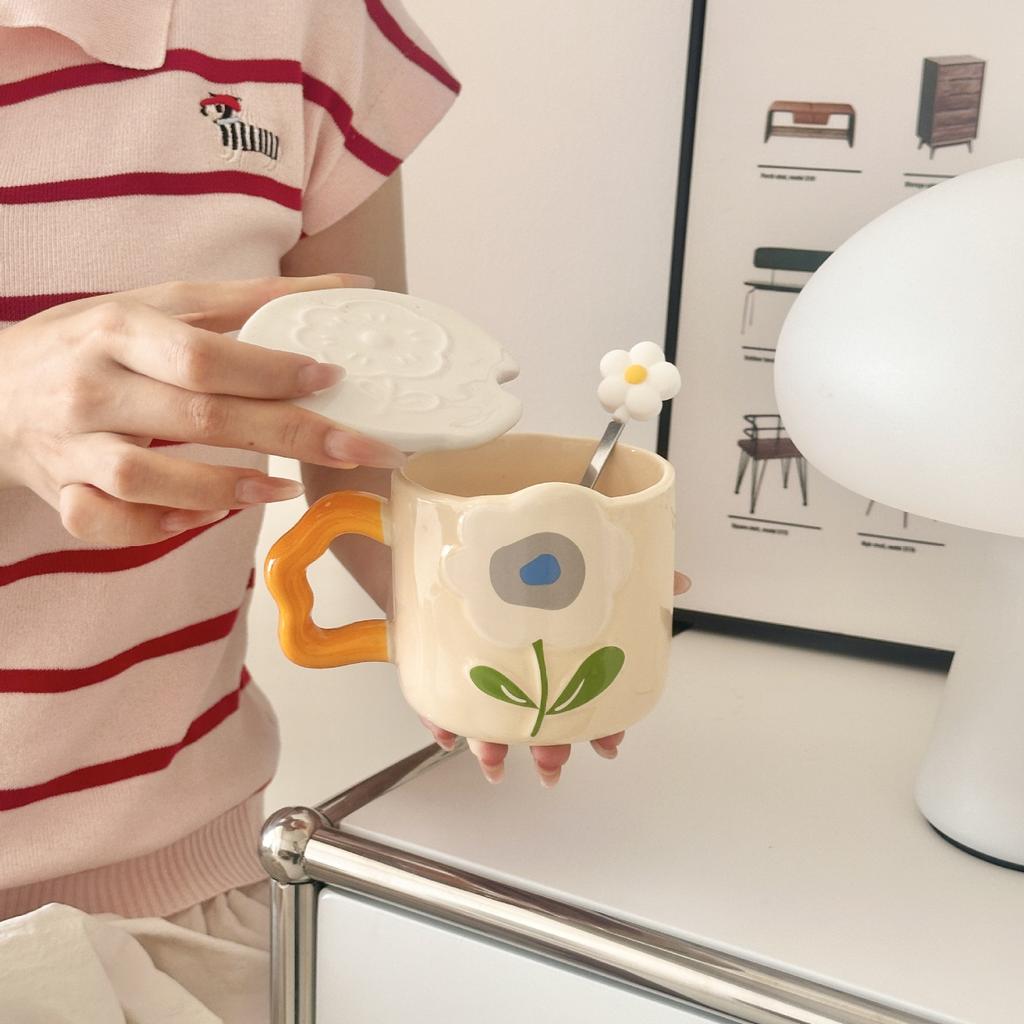 Керамическая кружка-стакан «Тюльпан» с крышкой, подарок для подруги, учителя на день рождения, практичный сувенир
