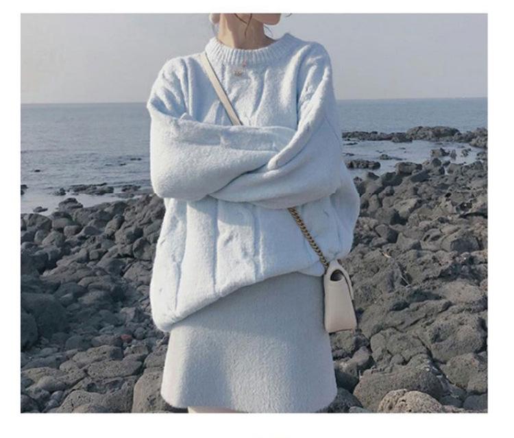 Женский мягкий голубой свитер фуфу: Свободный пуловер из воскового трикотажа для осени и зимы