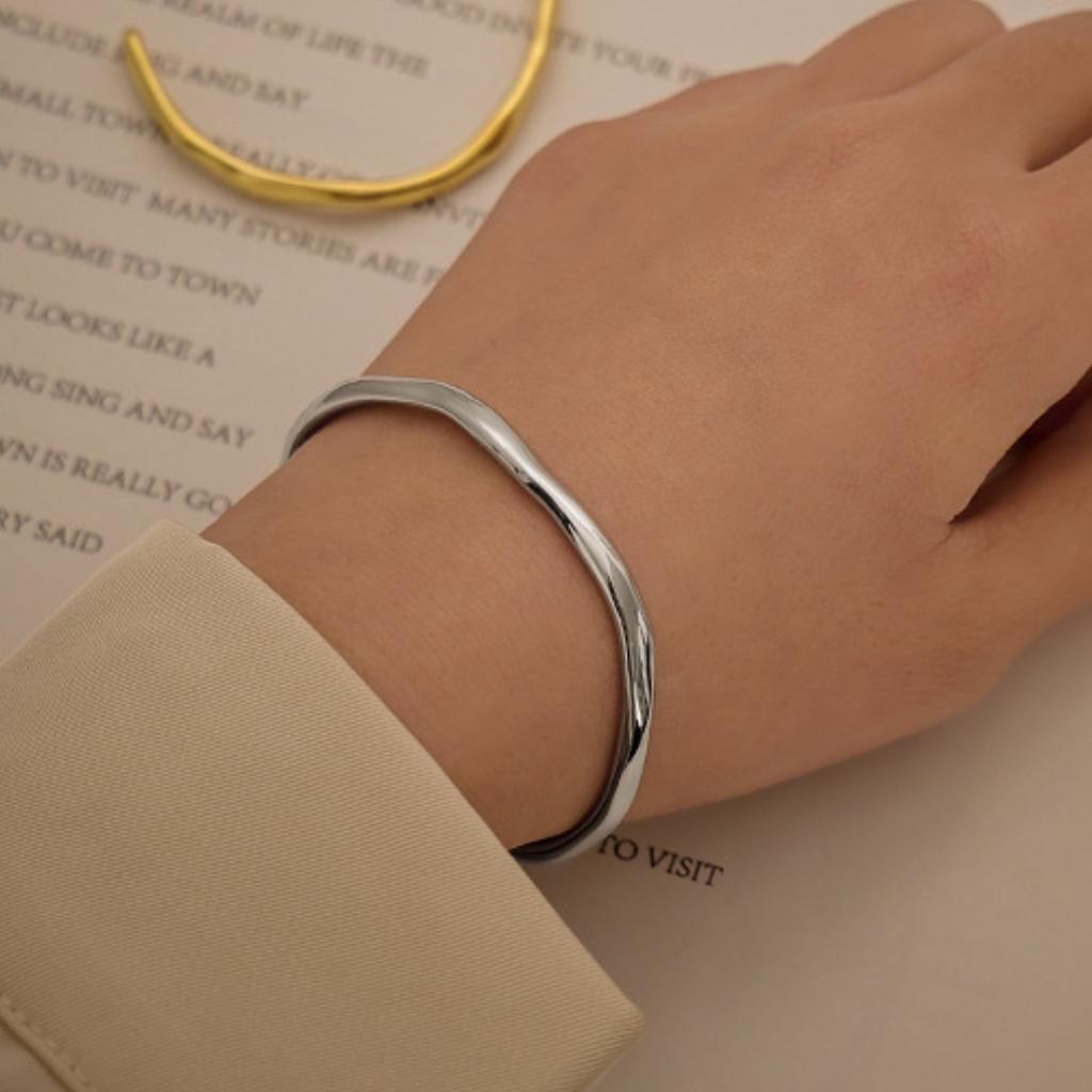 Htpwe Нержавеющая сталь Неправильное кольцо Мёбиуса Глянцевый лавовый браслет Женский 18k золото Пара Праздничный подарок Браслет Вечеринка Повседневный Циркон