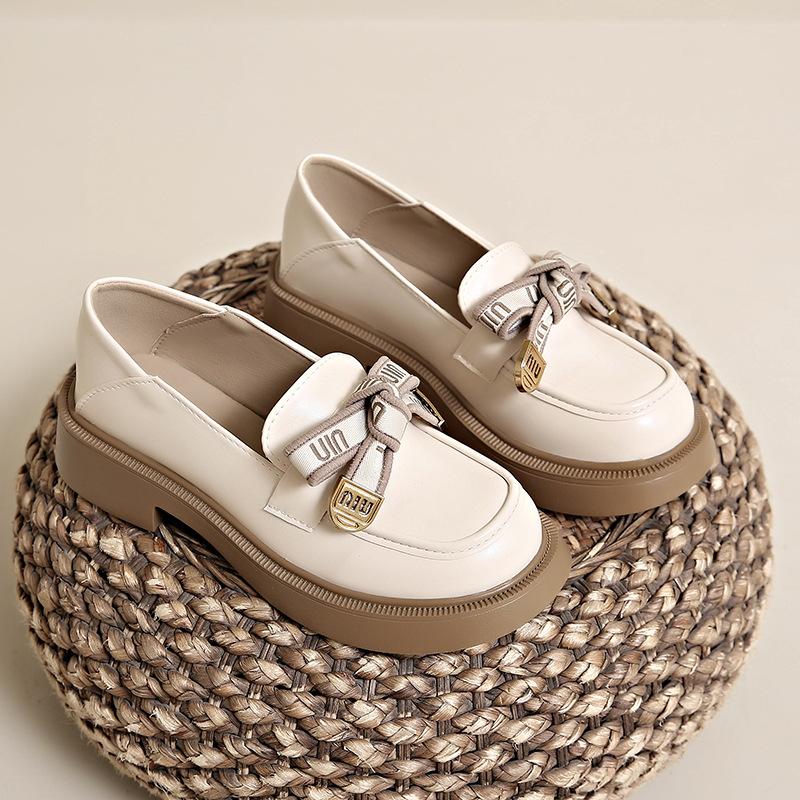 Модные лоферы на платформе с мягкой подошвой женские осень 2025 новые на толстом каблуке с бантом туфли из маленькой кожи на одной педали