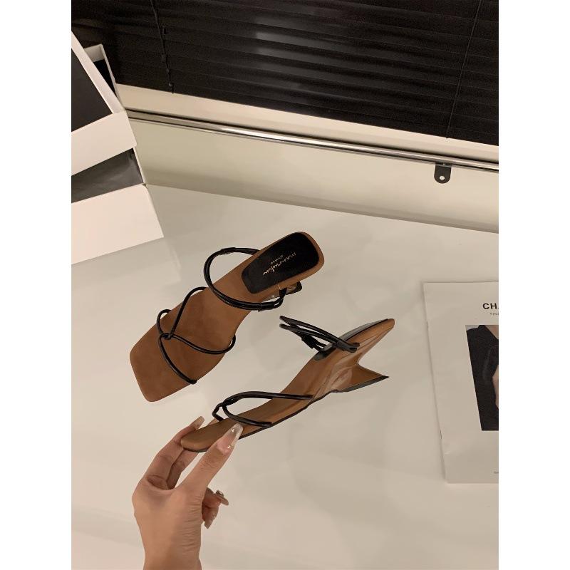 Niche Slope Heel Thin Belt Cool Slippers Fairy Shoes Wear 2024 New Summer French Medium High Heel Roman Sandals