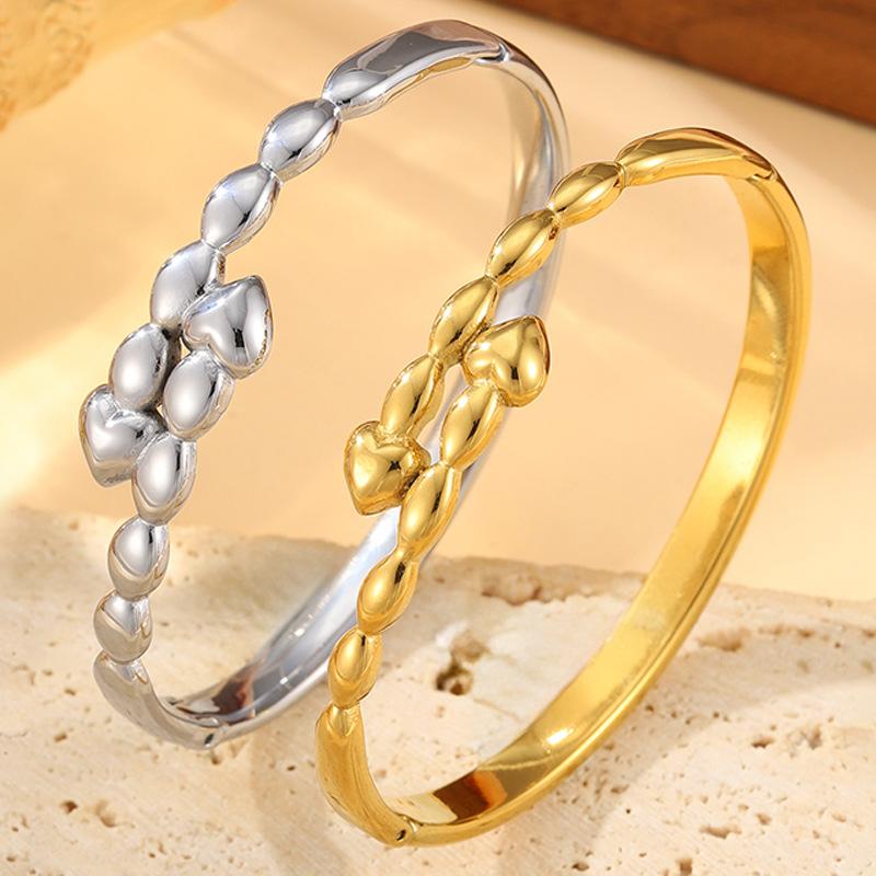 Fashionable Women’s Heart-shaped Open Bracelet with Rice Grains, a Must-have Bracelet for Besties When Traveling