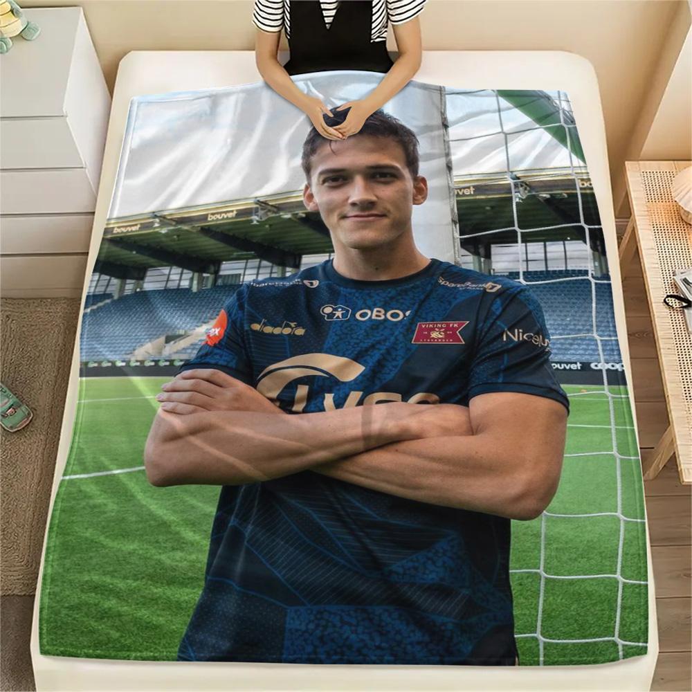 Soccer Player Stadium Portrait Print Fleece Blanket Soft Warm Cozy Throw Blanket for Sofa Bed Sport Fan Home Decor Gift
