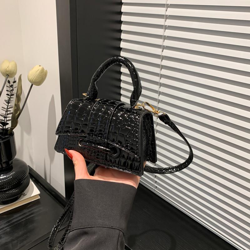 Contemporary Vintage Small Handbag For Women Featuring Soft Medium Structure And Versatile Use