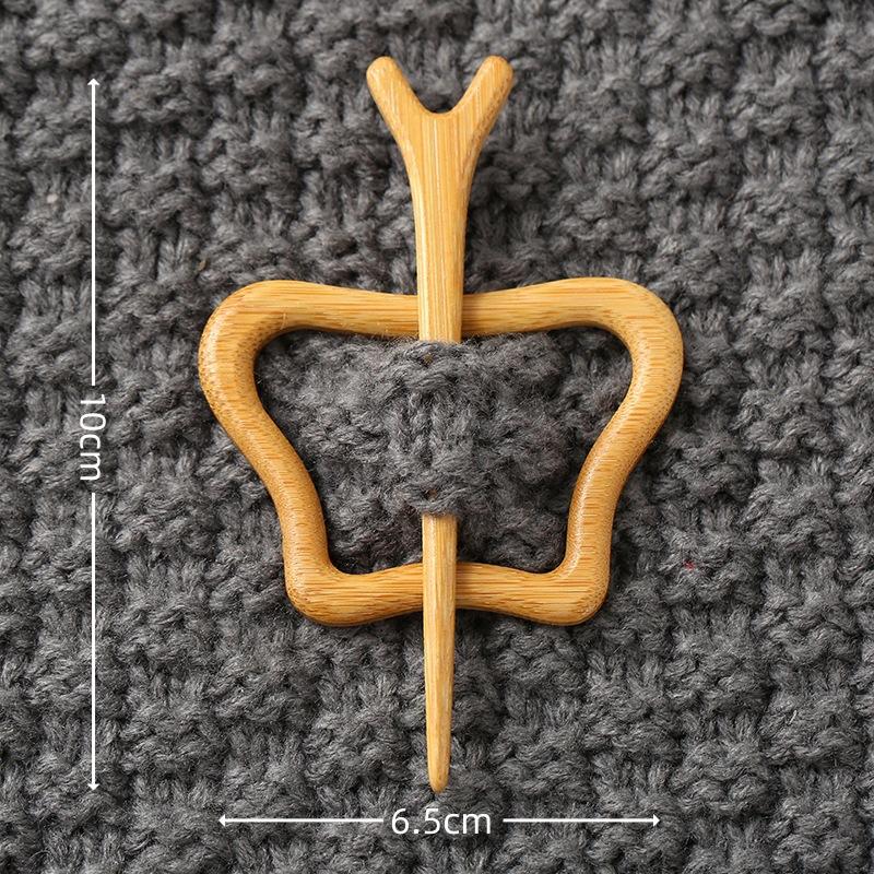 Brooch Pin with Woodenanimal Pattern