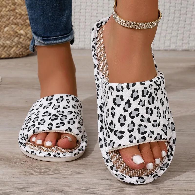 2025 Новая Горячая Распродажа Женские Домашние Тапочки Круглый Носок Леопардовые Плоские с Сандалиями для Больших Размеров Легкие Удобные Повседневные Тапочки