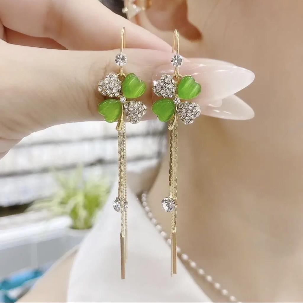 Серьги-цветы в виде четырехлистного клевера премиум-класса Sense Of Green Cat's Eye New Tide Temperament Fashion Long Section Anti-Loss
