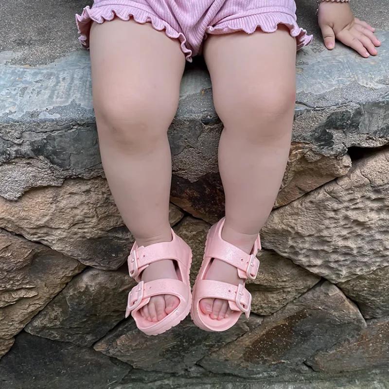 Детские летние сандалии Легкие Нескользящие EVA Сандалии для малышей Детские Пляжные Детские 2024 Новые Туфли с открытым носком для детей