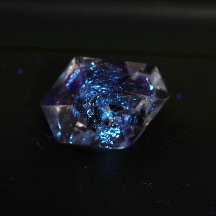 Pierres et Minéraux. Quartz Petrole. 8.67 ct. Balochistan, Pakistan.