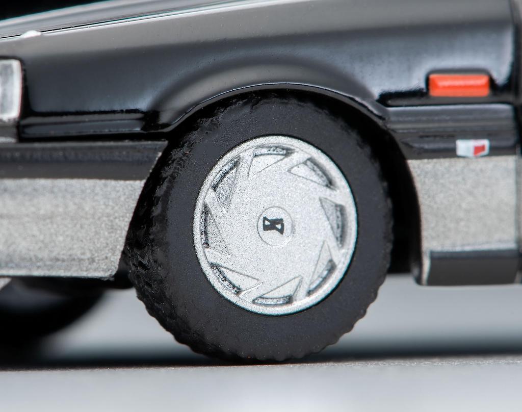 TOMYTEC Tomica Limited Vintage Neo Nissan Skyline HT GTS Twin Cam 24V 1987 Готовый продукт 1/64 LV-N301b 4-дверный черный/серебристый