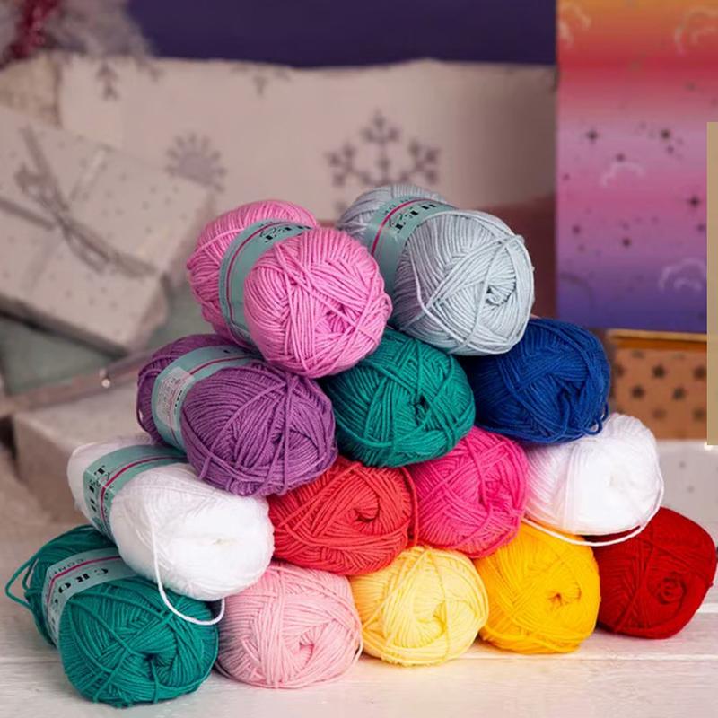 Адвент-календарь Crochet Society 2025, 24-дневная коробка-сюрприз с пряжей и крючками для вязания, аксессуарами и схемами