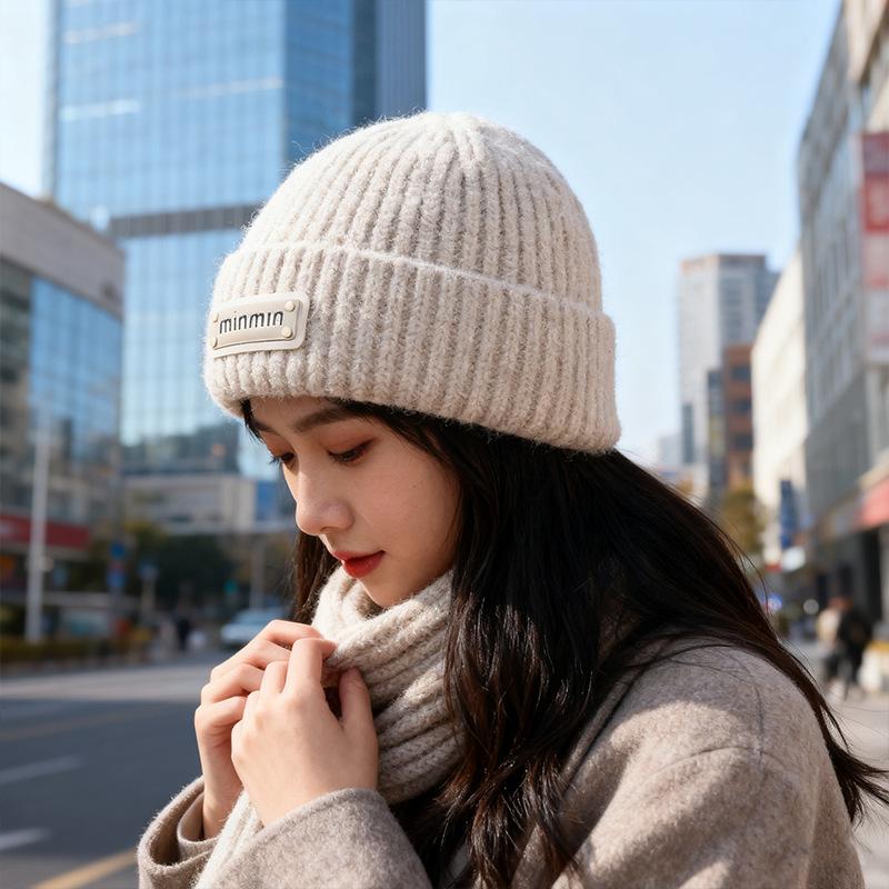 Autumn and winter new wool hat for women, small face, warm ear protection, cold hat, Korean letter knitted hat, pullover hat