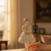 Керамическая статуэтка девушки на постаменте Элегантная статуэтка в цветочном платье с