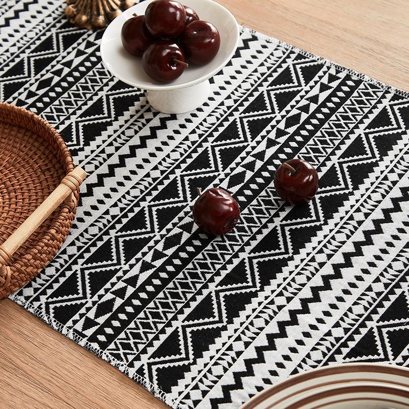 Американский журнальный столик Контрастный цвет Рисунок Пряжа окрашенная Столовая дорожка Черно-белая Волнистая кисточка Тканое столовое полотенце
