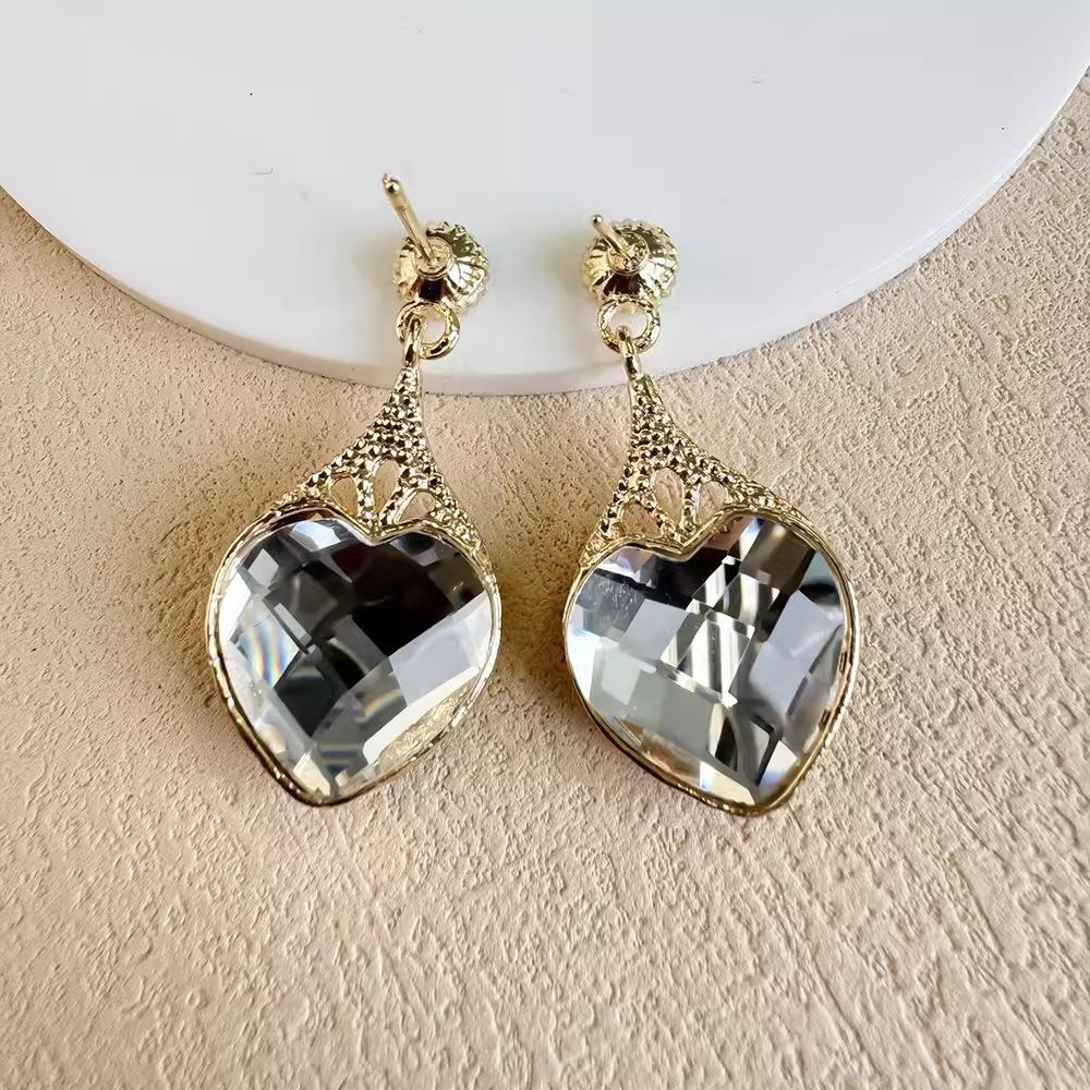 Темперамент Универсальные преувеличенные полые бриллиантовые серьги Модные женские серьги Премиум Легкие Роскошные Популярные ювелирные изделия Ювелирные изделия