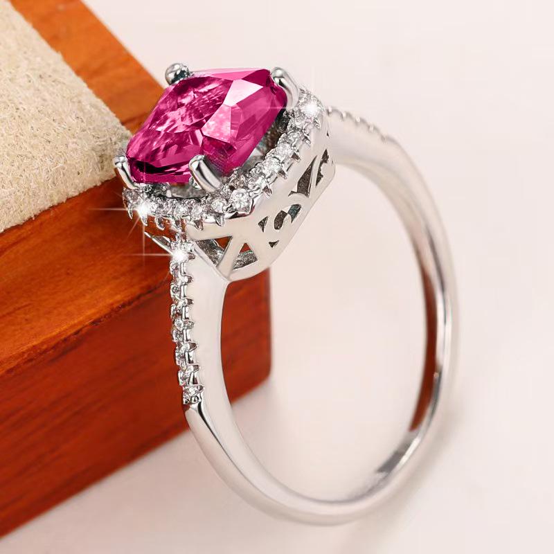 Retro Temperamental Tanzanite Red Square Queen Ring - Fashionable Simple Index Finger Design
