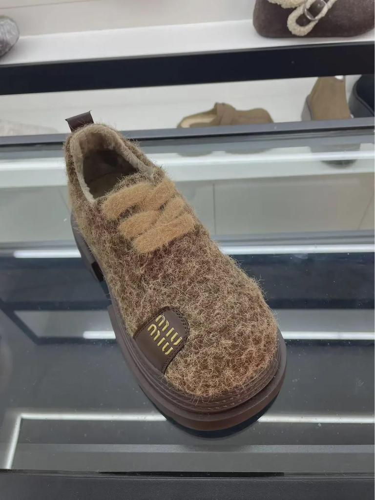 Золотые бархатные мокасины на платформе со шнуровкой 2025 года: Меховая обувь, увеличивающая рост, для миниатюрных женщин