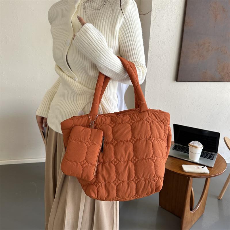 Trendy Soft Quilted Tote Bag For Women Spacious And Fashionable Everyday Shoulder Bag