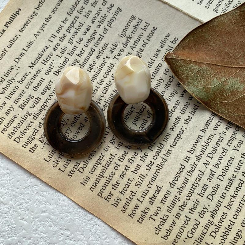 Delicate Non-Fading Acetic Acid Plate Large Stud Earrings Women'S Earrings Personality Atmosphere Niche Design Sense Earrings Non-Fading