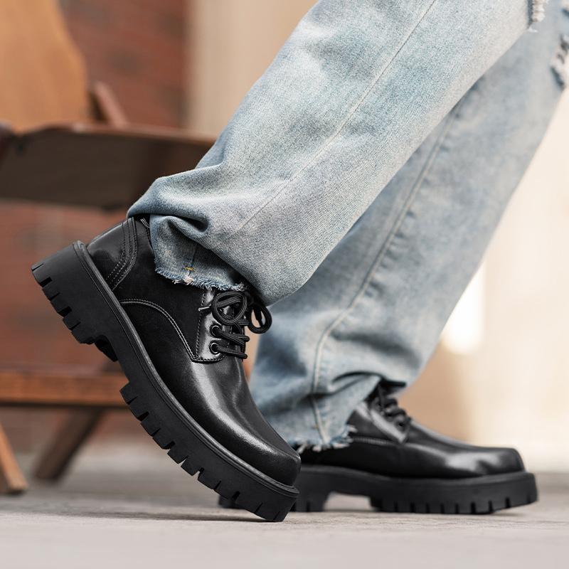 Мужские кожаные туфли на толстой подошве. Модный минималистичный дизайн. Для отдыха на природе. Модные вечерние деловые походные туфли. Черные мужские молодежные туфли.