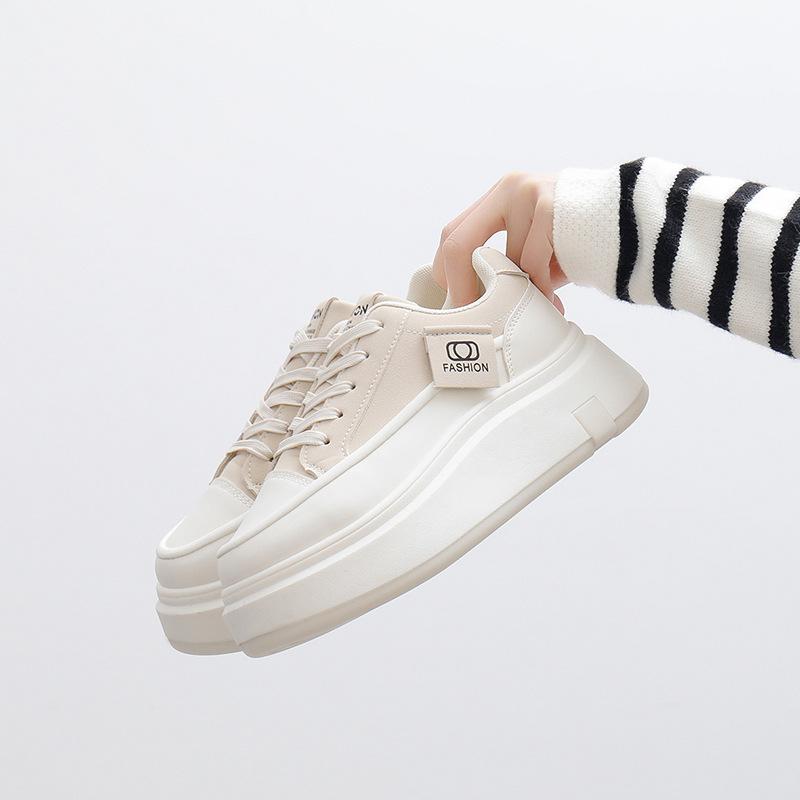Весна 2025 года, новая корейская версия, дышащие маленькие белые туфли, женские низкие повседневные туфли на платформе, женские туфли-маффины HB607