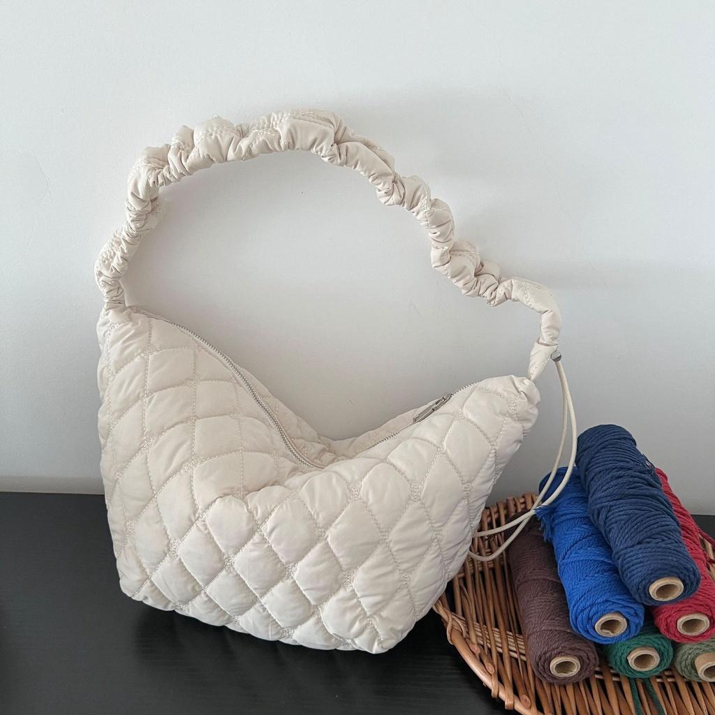 IELGY Корейская версия плиссированной сумки-облака, сумка-мешок с вышивкой ромбами, повседневная сумка-мессенджер большой вместимости