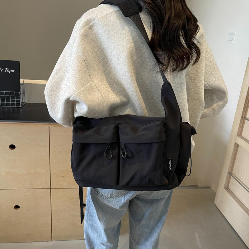Japanese Large-capacity Commuter Bag Messenger Bag Women's 2025 New Large-capacity Student Casual Simple Fashion Shoulder Bag
