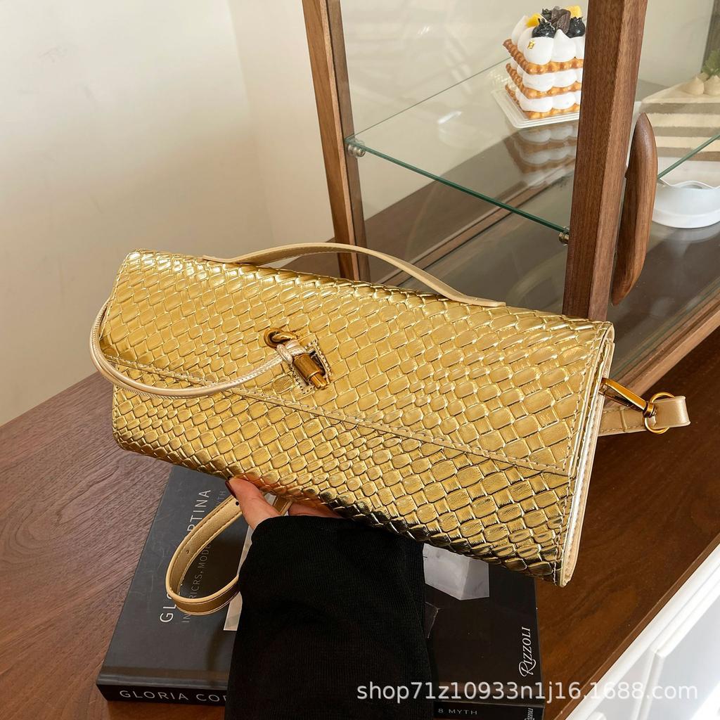 Trendy New Woven Baguette Messenger Bag Texture Retro Portable Women's Bag Simple Light Luxury Shoulder Bag