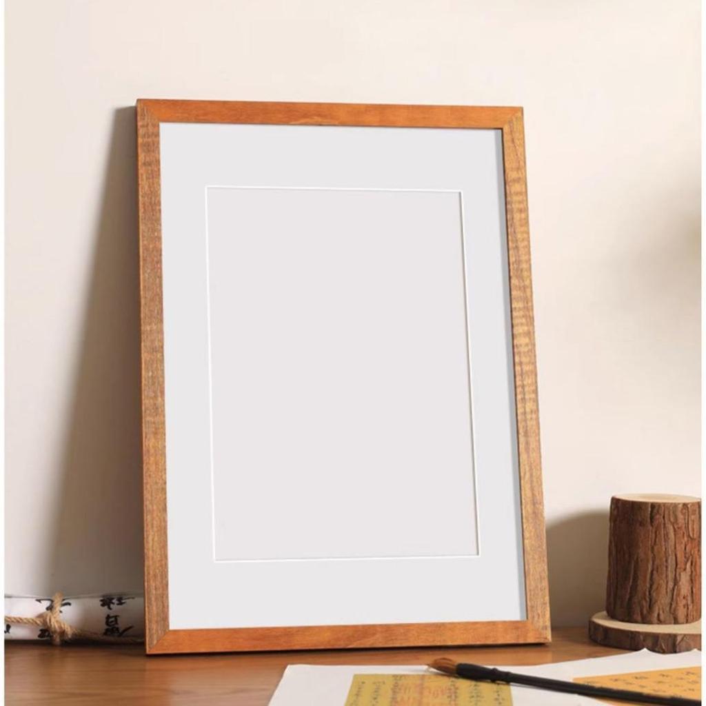 Белая картонная фоторамка с перфорированной бумагой