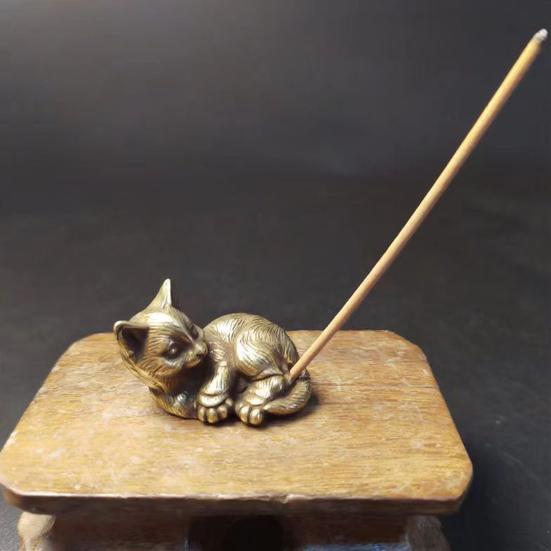 Латунная статуэтка кошки, маленькая статуэтка кошки, держатель для благовоний, настольный ретро-мини-кошачий орнамент для домашнего офиса, чайного столика, автомобиля