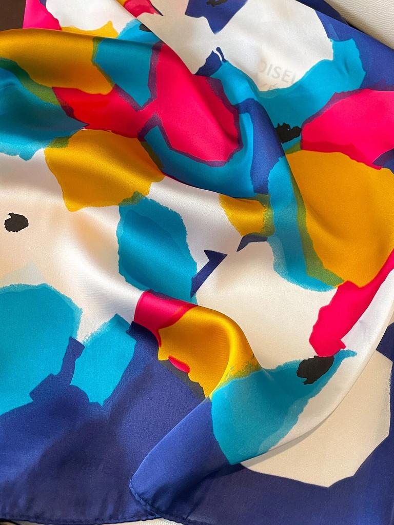 Low-key Luxury Womens Headscarf Is a Must-have for Spring and Summer Imitation Silk Printed Square Scarf Is Fashionable