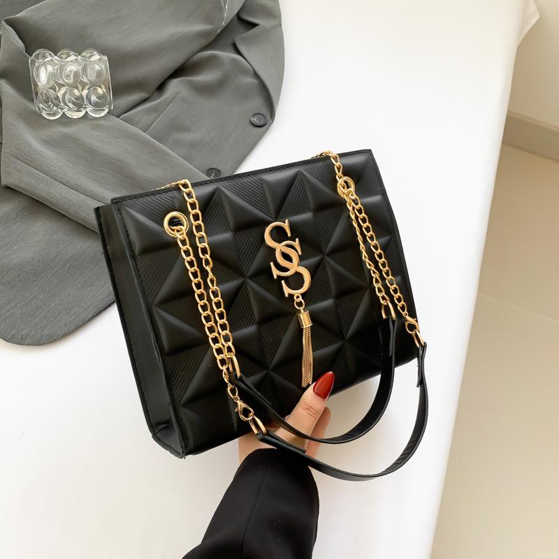 Женская сумка на цепочке, новая, высококачественная, легкая, роскошная сумка через плечо с кисточками, модная и стильная, сумка через плечо, маленькая квадратная сумка для поездок на работу, сумка через подмышку