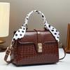 Новая сумка через плечо Stone Grain Trend Niche Patchwork Design Fashion All Hand Small Square Bag Crossbody Bag