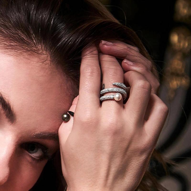 APM Monaco [Romantic Confession] Three-circle open pearl unique and versatile 925 silver ring for women A21191XPL