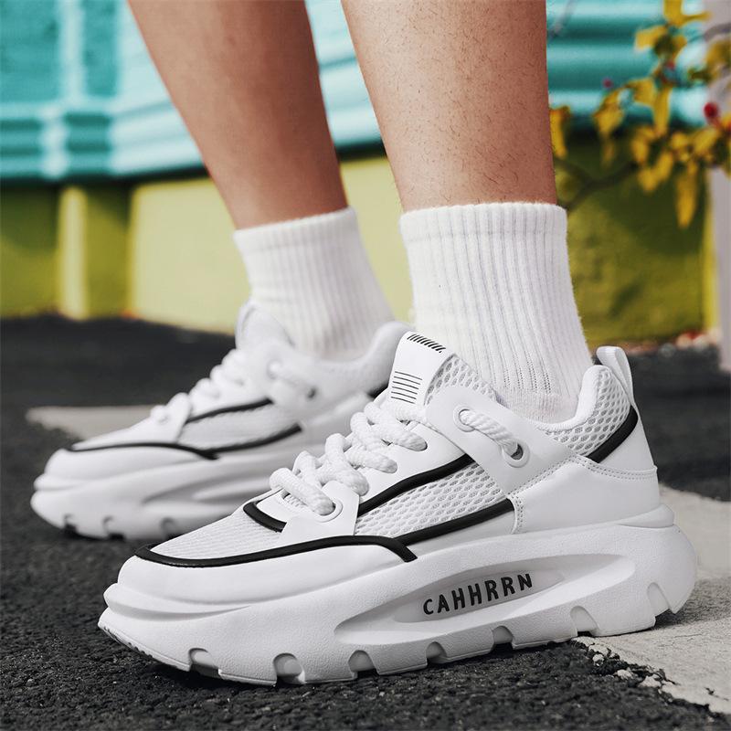 Весна и лето 2025 года новые универсальные повседневные трендовые удобные сетчатые дышащие мужские спортивные туфли на толстой подошве