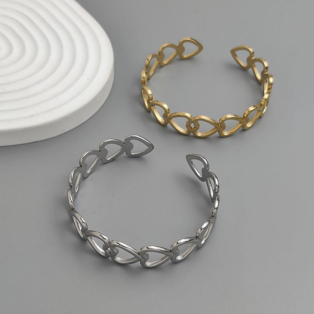 Fashionable Hollow Love Gold-plated Women's Bracelet, Waterproof and Non-fading Heavy Metal Stainless Steel Jewelry, Party Gift