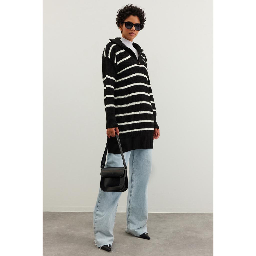 Темно-синий вязаный свитер с полосатым воротником и молнией Tctaw24ak00037