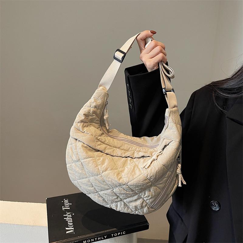 Ielgy Tote Bag Fashion Dumpling Shape Diamond One-Shoulder Large-Capacity Simple Casual All-Match Messenger Bag
