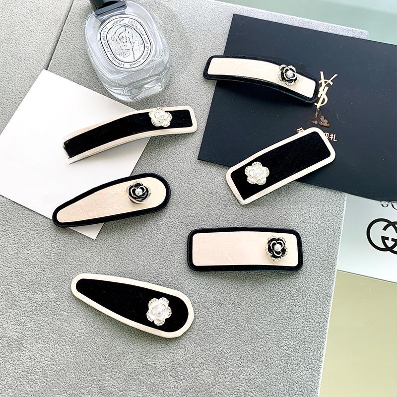 Elegant Black & White Camellia Hairpin - Classic French Style, Luxurious Bangs Clip, All-Match Hair Accessory for Women.