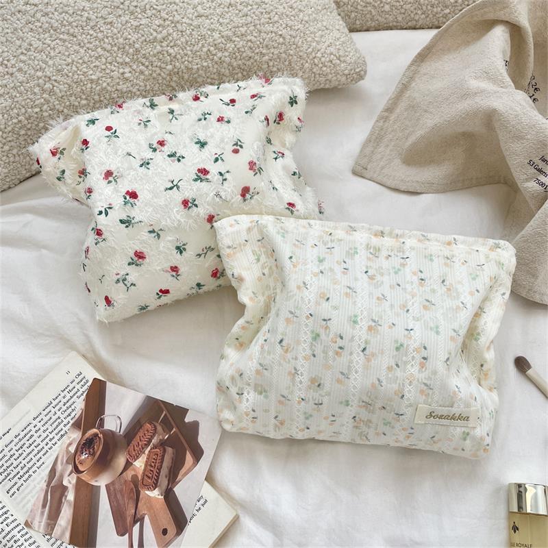 Милые кружевные цветочные женские косметички, портативный женский клатч, сумка для помады и макияжа для поездок на работу, женская сумка для хранения большой вместимости