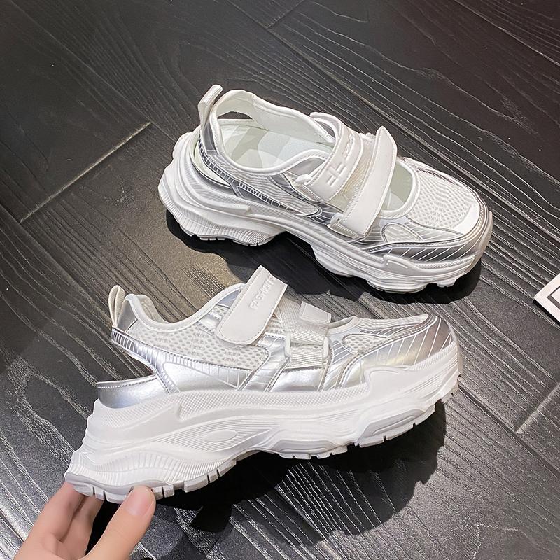 Мода 2024 года Новые модные сандалии Baotou на толстой подошве для женщин Дышащая полая сетка Удобная спортивная обувь для пап