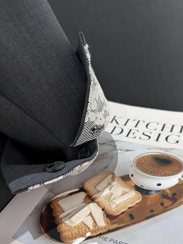 Серый женский пиджак высокого качества с кружевными манжетами, весна/осень 2025, стиль интернет-знаменитости