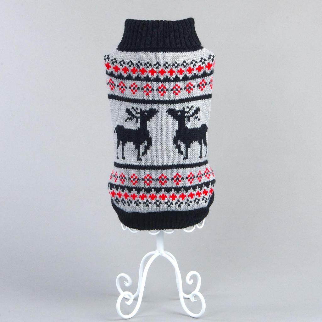 Новый вязаный свитер для собаки разных цветов