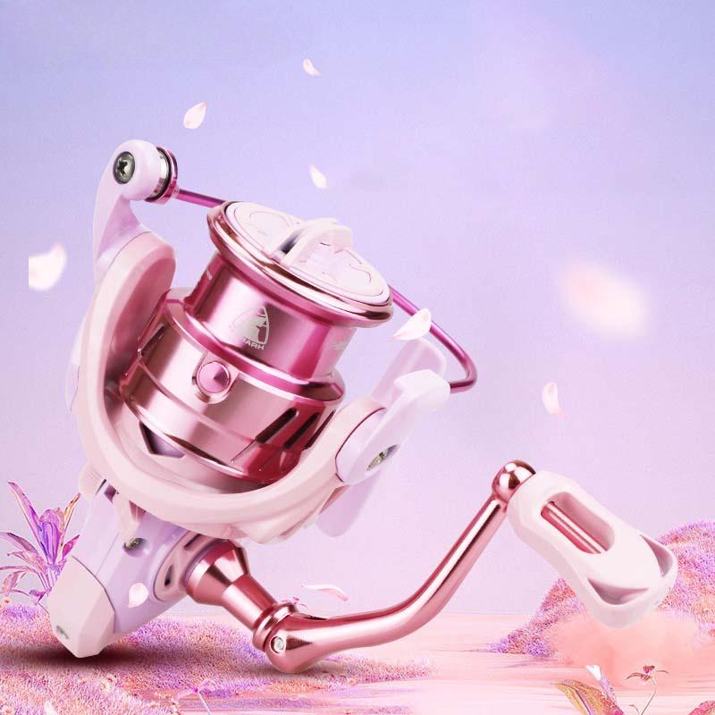 Новая розовая изысканная рыболовная катушка без зазоров Macaron Metal Spinning Reel с высоким передаточным отношением 5,2:1. Катушка для дальнего заброса с гладким удилищем.
