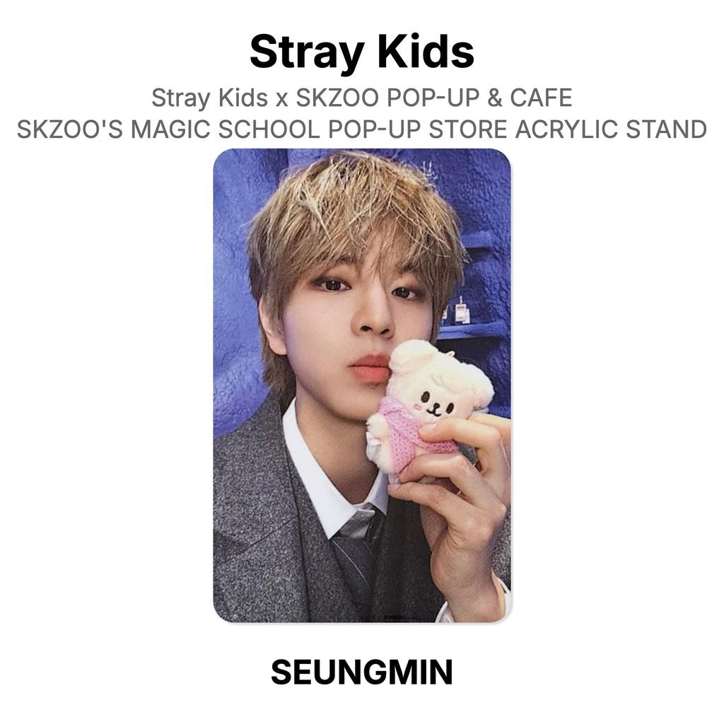 Stray Kids X SKZOO POP-UP & КАФЕ SKZOO'S MAGIC SCHOOL POP-UP STORE АКРИЛОВЫЙ СТЕНД Официальная фотокарточка
