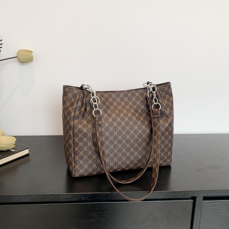 Fashion Atmospheric Shoulder Bag Large Capacity Tote Women's Bag New 2024 Spring Fashion Trend Messenger Chain Bag Women